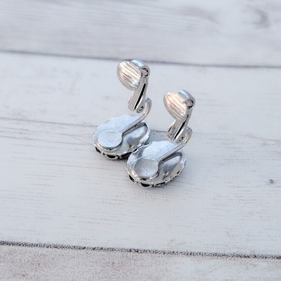 Vintage Clip On Earrings Stylish Black Oval - Picture 5 of 5